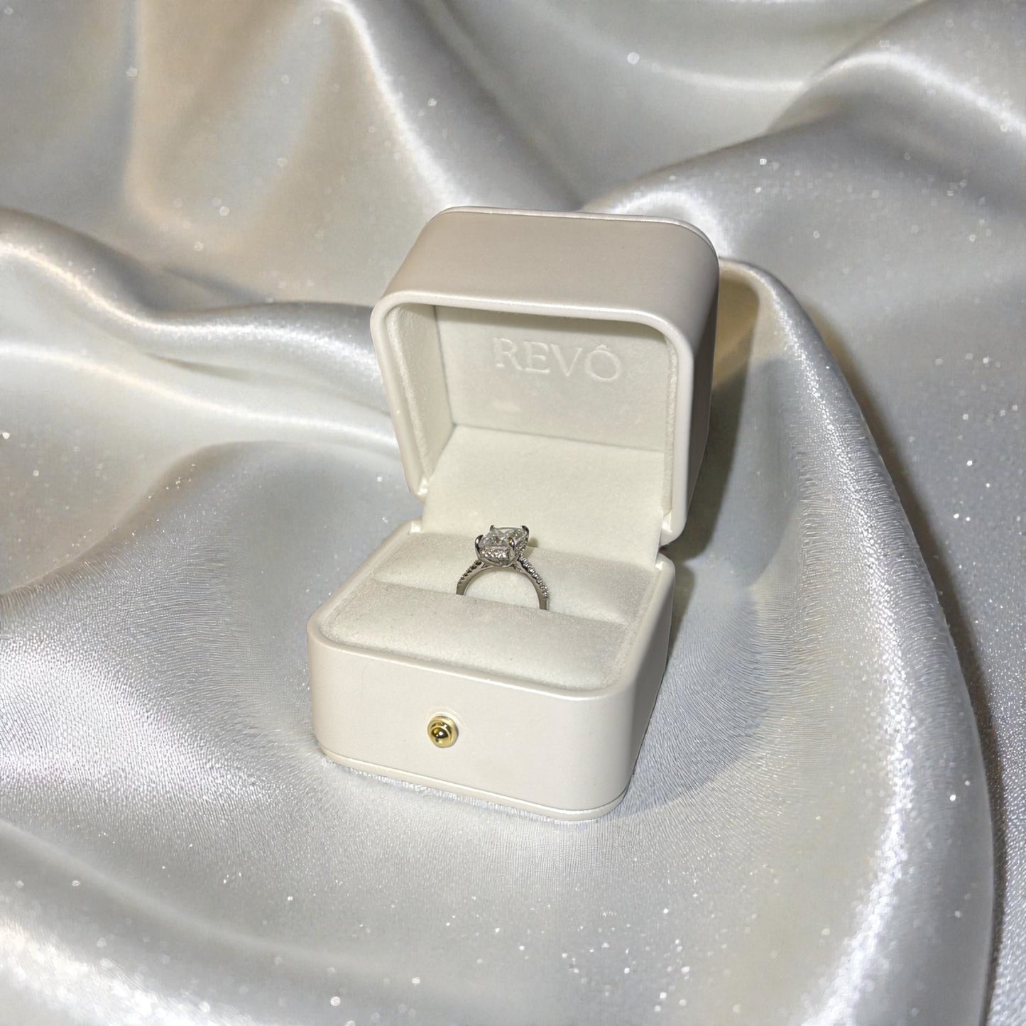 REVÔ LUXE